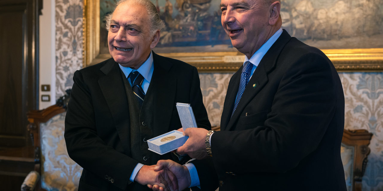 Il Sindaco Roberto Dipiazza ha conferito il Sigillo Trecentesco della Città di Trieste al dott. Carlo Mastelloni, già Procuratore della Repubblica