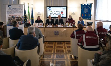 Solidarietà Trieste ETS conferma l’impegno per il territorio: presentato il bilancio delle attività 2024 e donati due defibrillatori