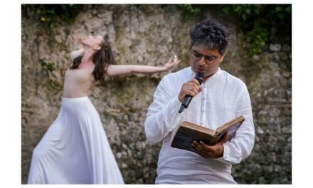 LA NOVITÀ DELLA DANZA CHE INSIEME ALLA POESIA CONDUCE IN UN VIAGGIO EVOCATIVO NELL’ARTE E NELLA MEMORIA DELL’ORIENTE VENERDÌ 28 FEBBRAIO A ZOPPOLA, ALLE 20.45, CON KALĀ TEATRO