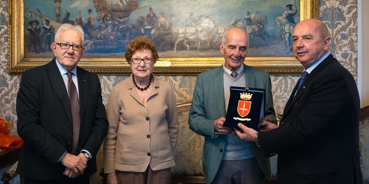 PRESTIGIOSA COLLEZIONE DI PORCELLANE DONATA ALLA CITTÀ DI TRIESTE DAL MECENATE GIOVANNI LOKAR