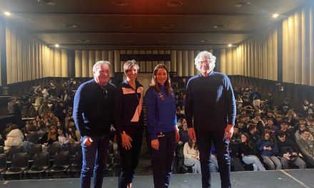 300 FRA STUDENTI E INSEGNANTI AL CAPITOL DI PORDENONE HANNO INCONTRATO LA CAMPIONESSA OLIMPICA MARA NAVARRIA, L’OSTACOLISTA E VELOCISTA MARZIA CARAVELLI E IL PRESIDENTE DEL CONI REGIONALE GIORGIO BRANDOLI