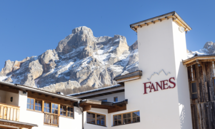 Un’Esperienza Enologica d’Eccellenza: le Degustazioni Sensoriali del Dolomiti Wellness Hotel Fanes