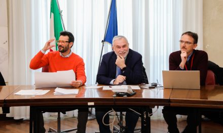 PRESENTATI LA PIATTAFORMA PARTECIPATIVA ONLINE “WEBGIS” E LE MODALITA’ DI UTILIZZO DEL NUOVO STRUMENTO INFORMATICO CHE CONSENTIRÀ AI CITTADINI DI OFFRIRE UN CONTRIBUTO DIRETTO ALLA VARIANTE AL PIANO REGOLATORE GENERALE COMUNALE IN FASE DI ELABORAZIONE