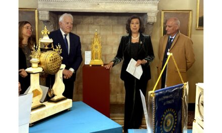 CONSEGNATI AL MUSEO SARTORIO QUATTRO ANTICHI OROLOGI A PENDOLO DA TAVOLO RESTAURATI DALL’INNER WHEEL CLUB DI TRIESTE