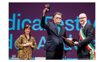 SCRITTURA CUNEIFORME: IL TEATRO DI GABRIELE VACIS PORTA IN SCENA L’ESILIO E L’IDENTITÀ NELLA TERZA GIORNATA DEL FESTIVAL DEDICA A KADER ABDOLAH