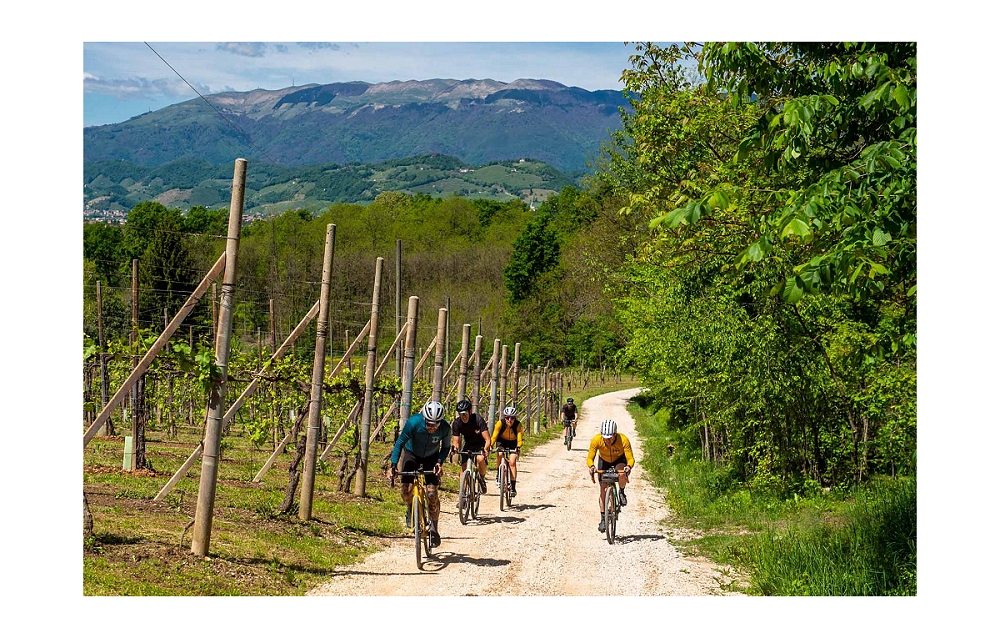 A Collalto torna Fotonica Gravel Ride: un evento gratuito e divertente sulle Colline del Prosecco