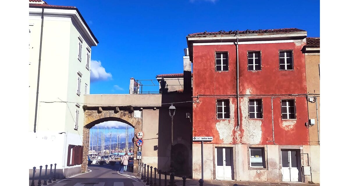 Muggia: ancora pochi giorni per le offerte per il palazzo di Riva de Amicis