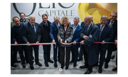 INAUGURATO OLIO CAPITALE ALLA PRESENZA DEL SINDACO DIPIAZZA, DEL VICESINDACO TONEL – ANCHE IN VESTE DI CONSIGLIERE PER IL FRIULI VENEZIA GIULIA DELL’ASSOCIAZIONE NAZIONALE CITTÀ DELL’OLIO – E DELL’ASSESSORE ROSSI