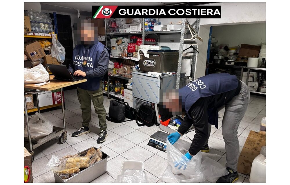 GUARDIA COSTIERA: SEQUESTRATI 90 KG DI PRODOTTI ALIMENTARI IN UN RISTORANTE DELL’ISONTINO