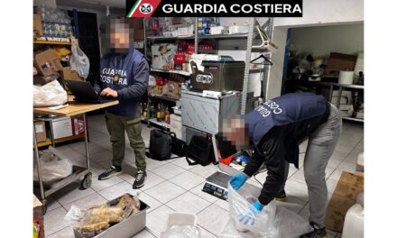 GUARDIA COSTIERA: SEQUESTRATI 90 KG DI PRODOTTI ALIMENTARI IN UN RISTORANTE DELL’ISONTINO